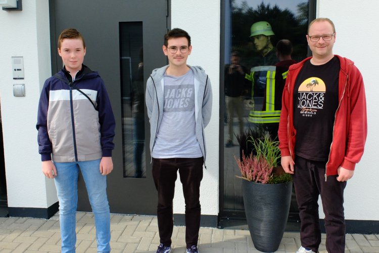 Die beiden gewählten Jugendgruppensprecher mit dem Kreisjugendwart